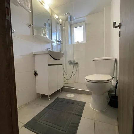 Cozy 1bdrm Next To Metro Station!